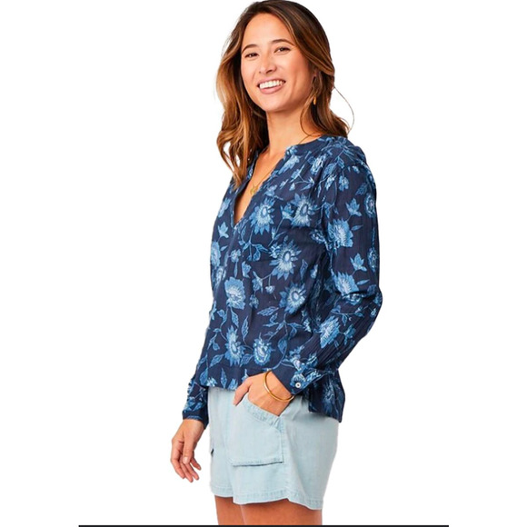 Carve Designs Davis Lightweight Top - Picture 1 of 6